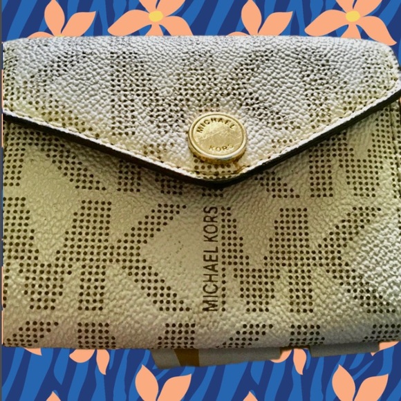 Michael Kors ID change purse - Picture 1 of 11